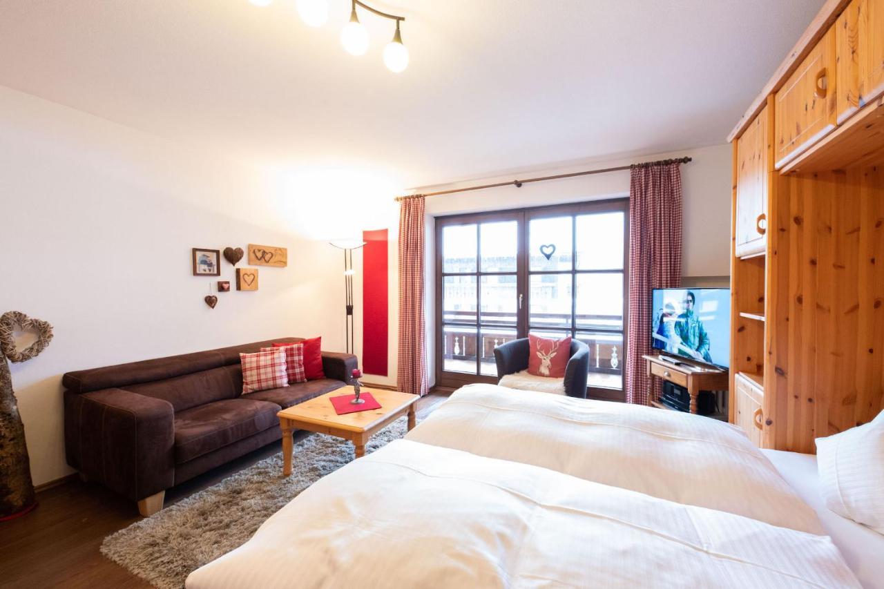 Enzian Apartment ไกรน์เนา ภายนอก รูปภาพ